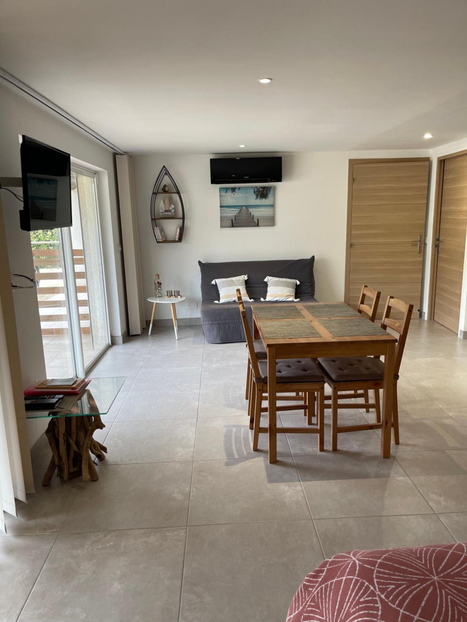 Studio 40M2 Avec Terrasse Le Mas De Lauriane Saintes-Maries-de-La-Mer Exterior foto