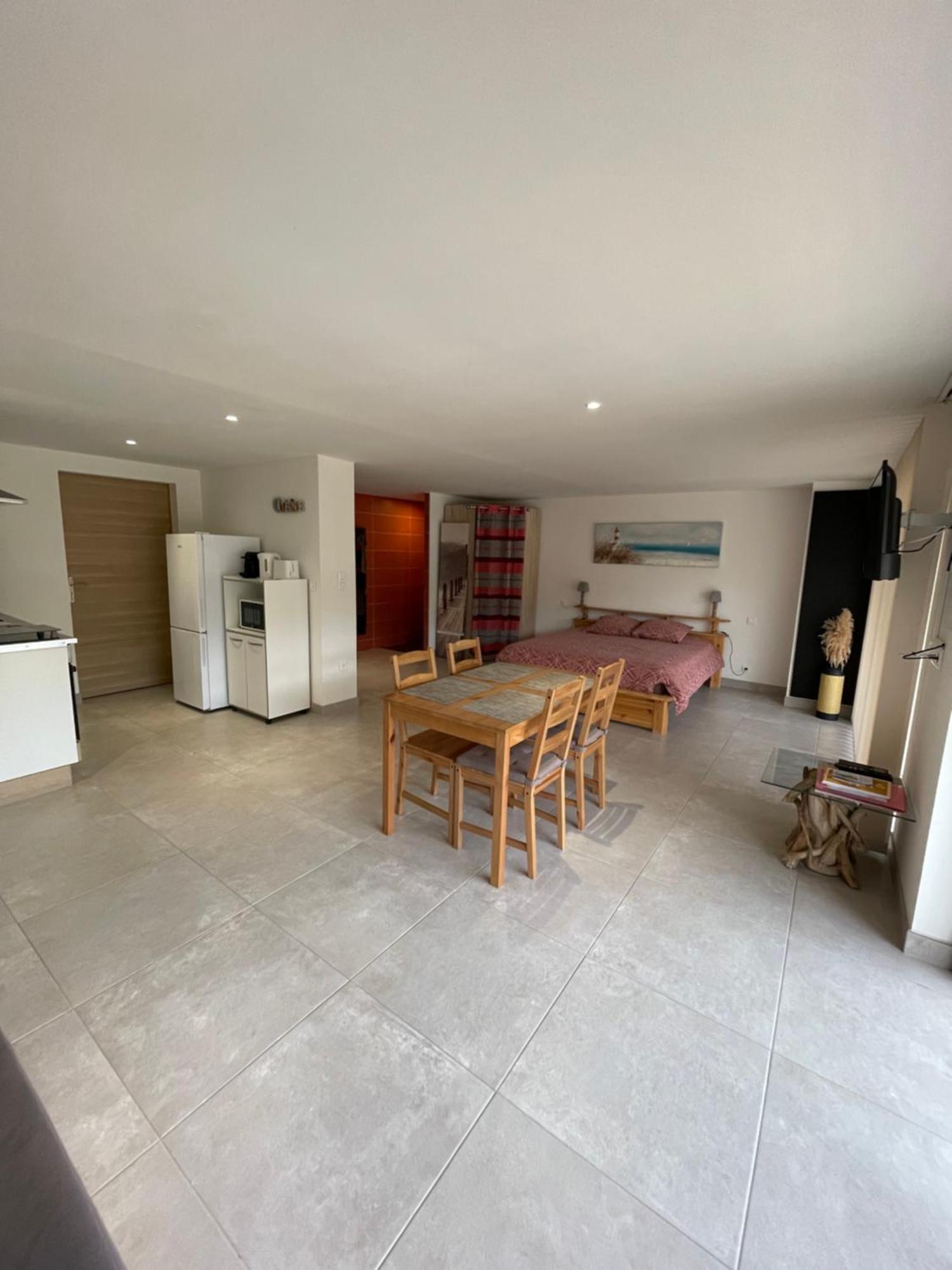 Studio 40M2 Avec Terrasse Le Mas De Lauriane Saintes-Maries-de-La-Mer Exterior foto